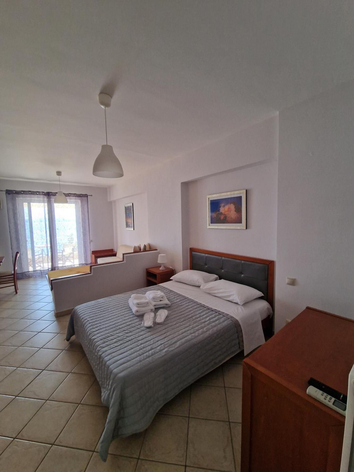 Porto Xronia Aparthotel Khronia ภายนอก รูปภาพ