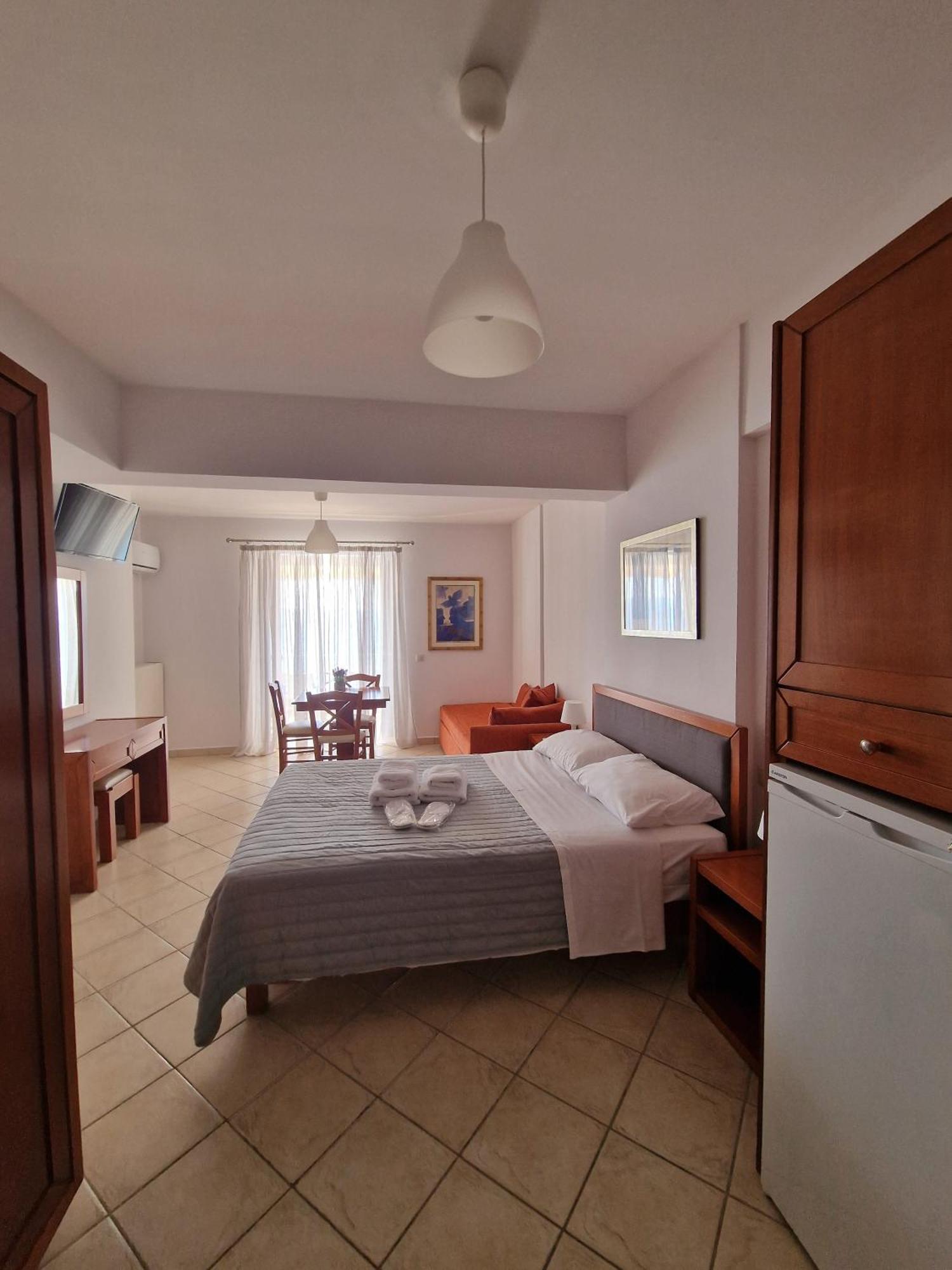 Porto Xronia Aparthotel Khronia ภายนอก รูปภาพ