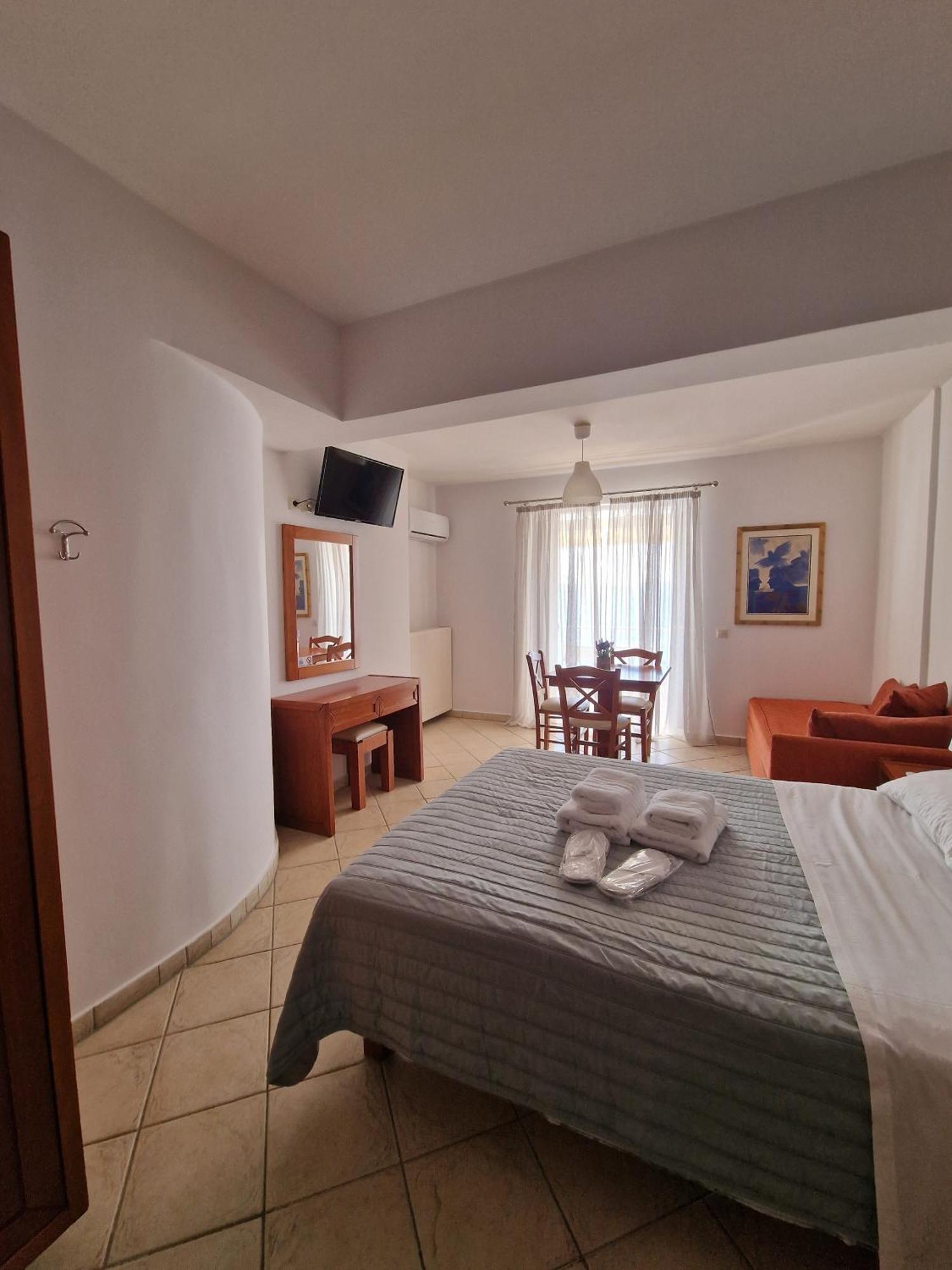 Porto Xronia Aparthotel Khronia ภายนอก รูปภาพ