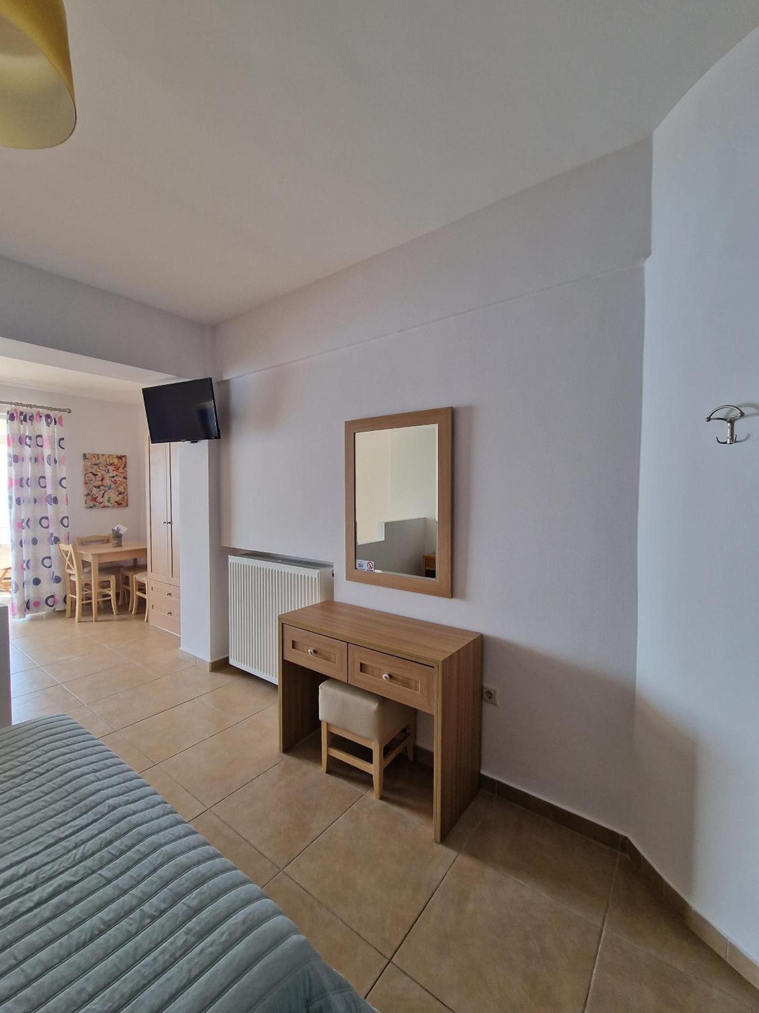 Porto Xronia Aparthotel Khronia ภายนอก รูปภาพ