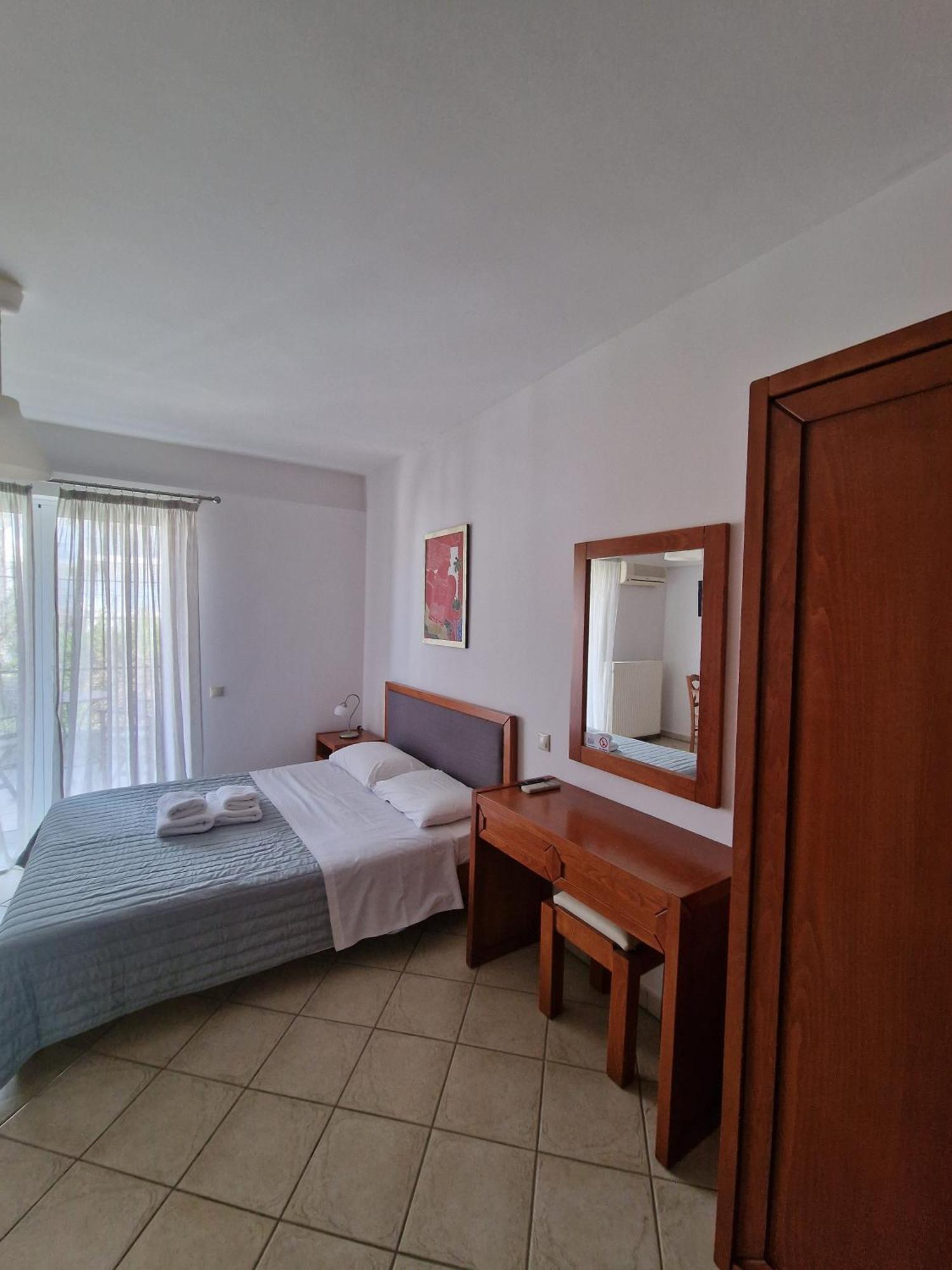 Porto Xronia Aparthotel Khronia ภายนอก รูปภาพ