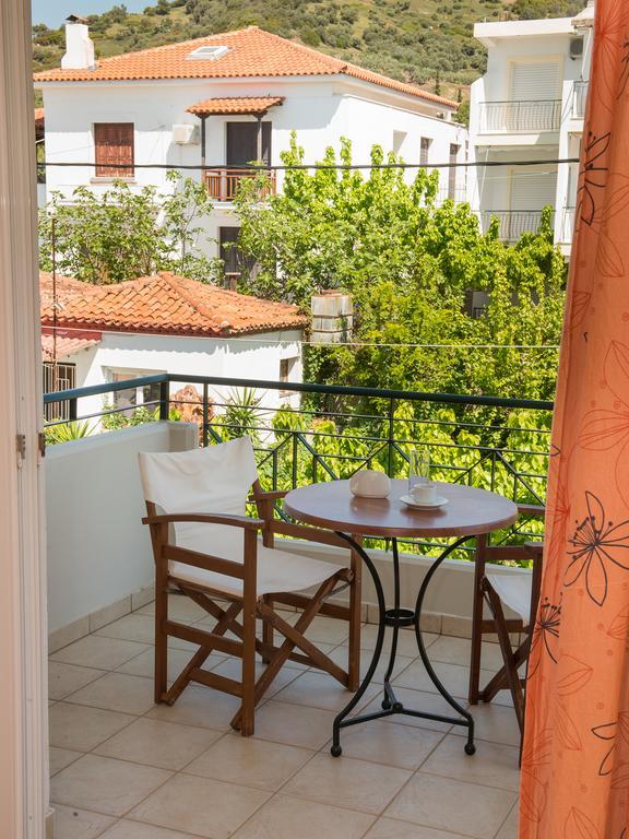 Porto Xronia Aparthotel Khronia ภายนอก รูปภาพ